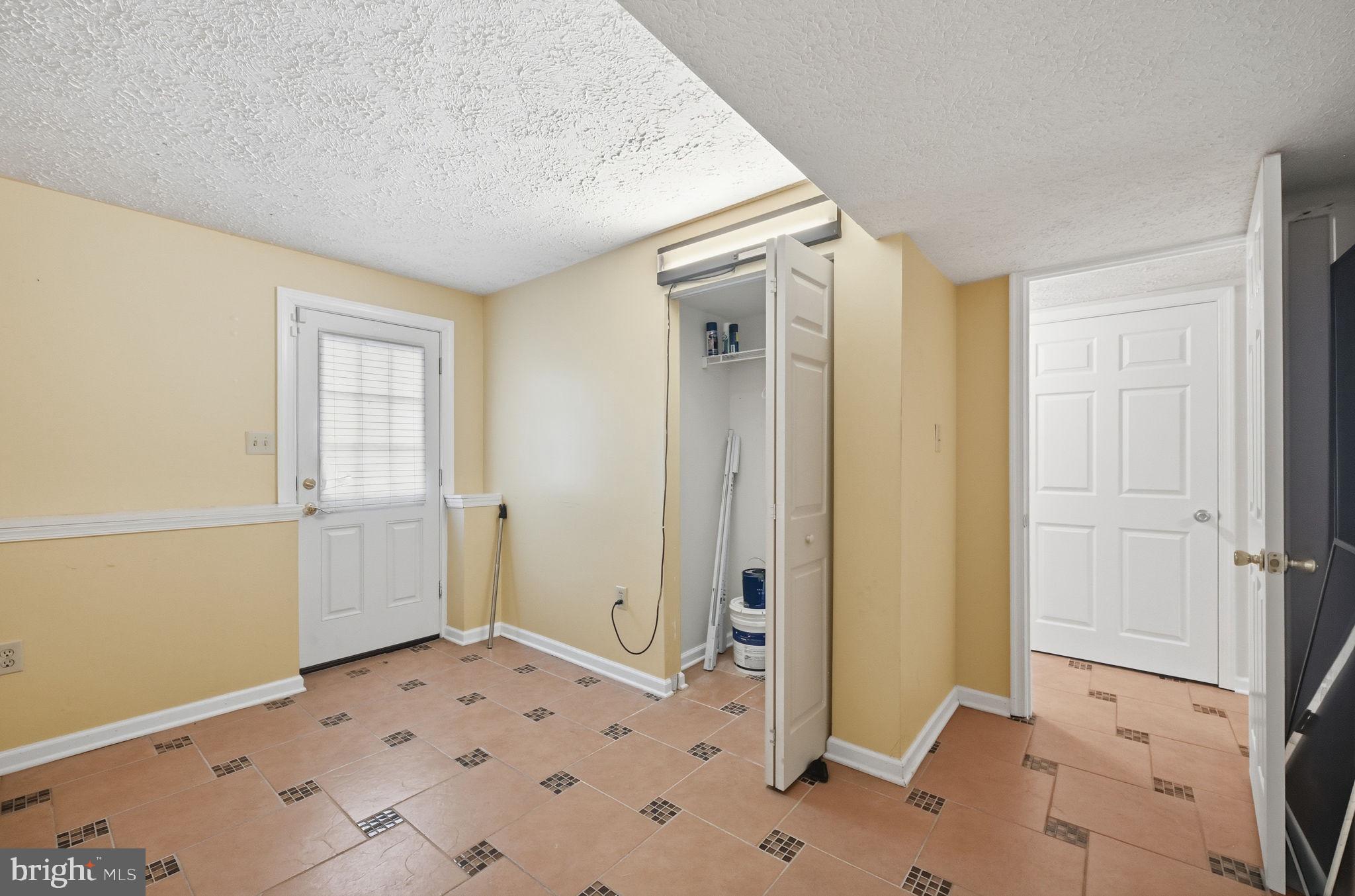 10748 HOLLAWAY DRIVE