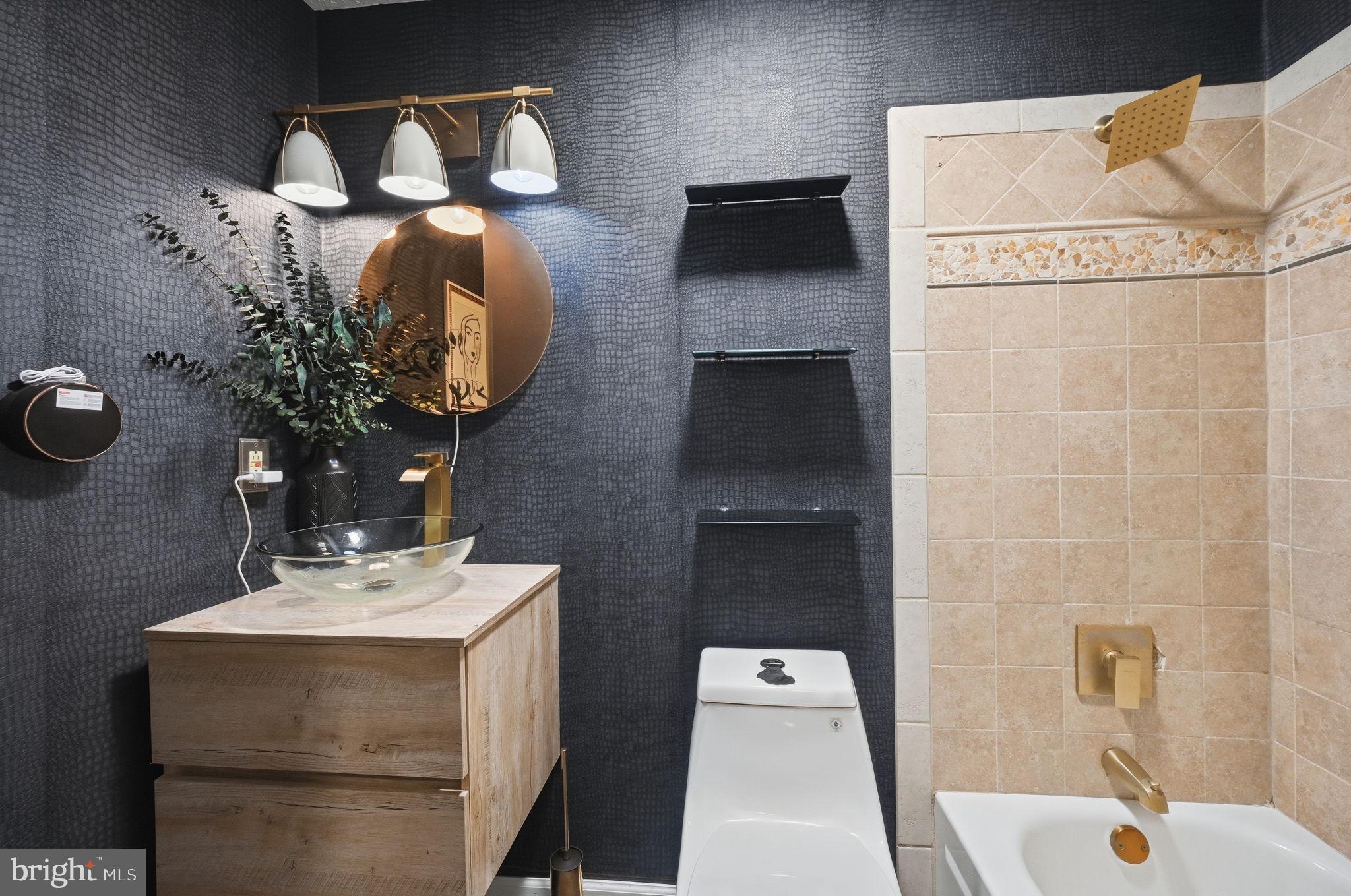 10748 HOLLAWAY DRIVE