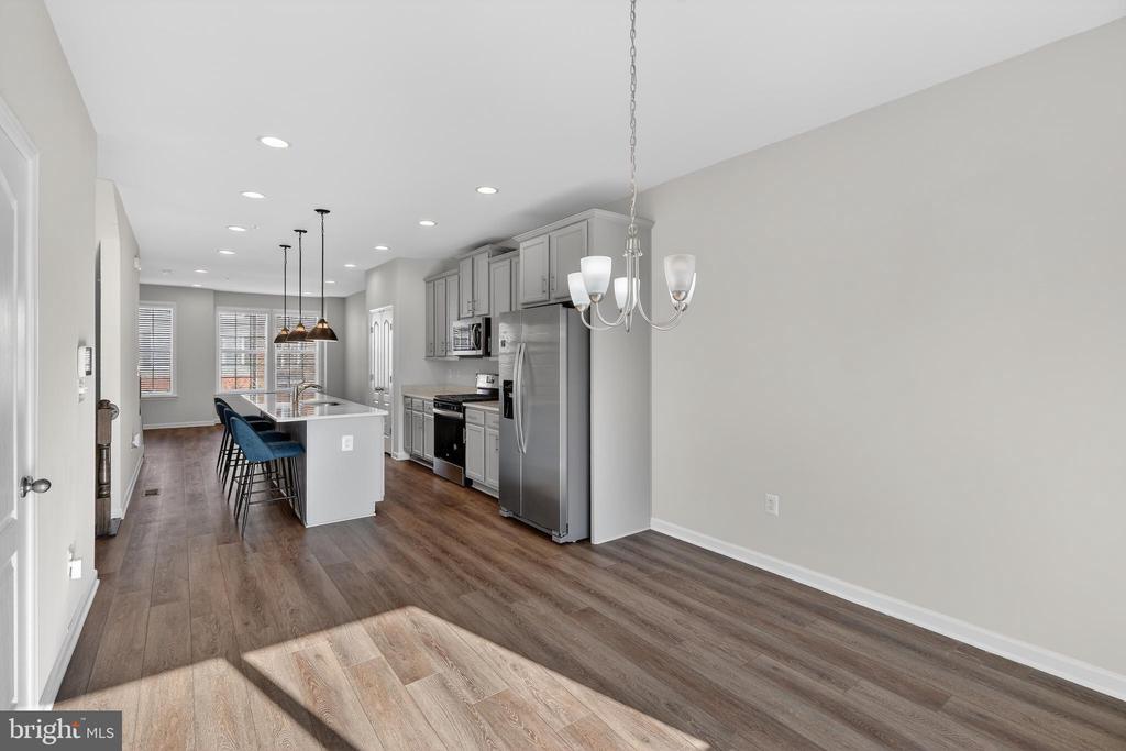 9072 FOX STREAM WAY