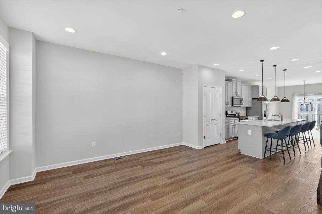 9072 FOX STREAM WAY