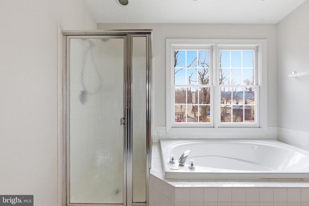 2207 ARCTIC FOX DRIVE