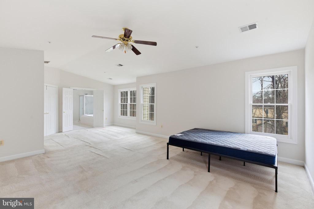 2207 ARCTIC FOX DRIVE