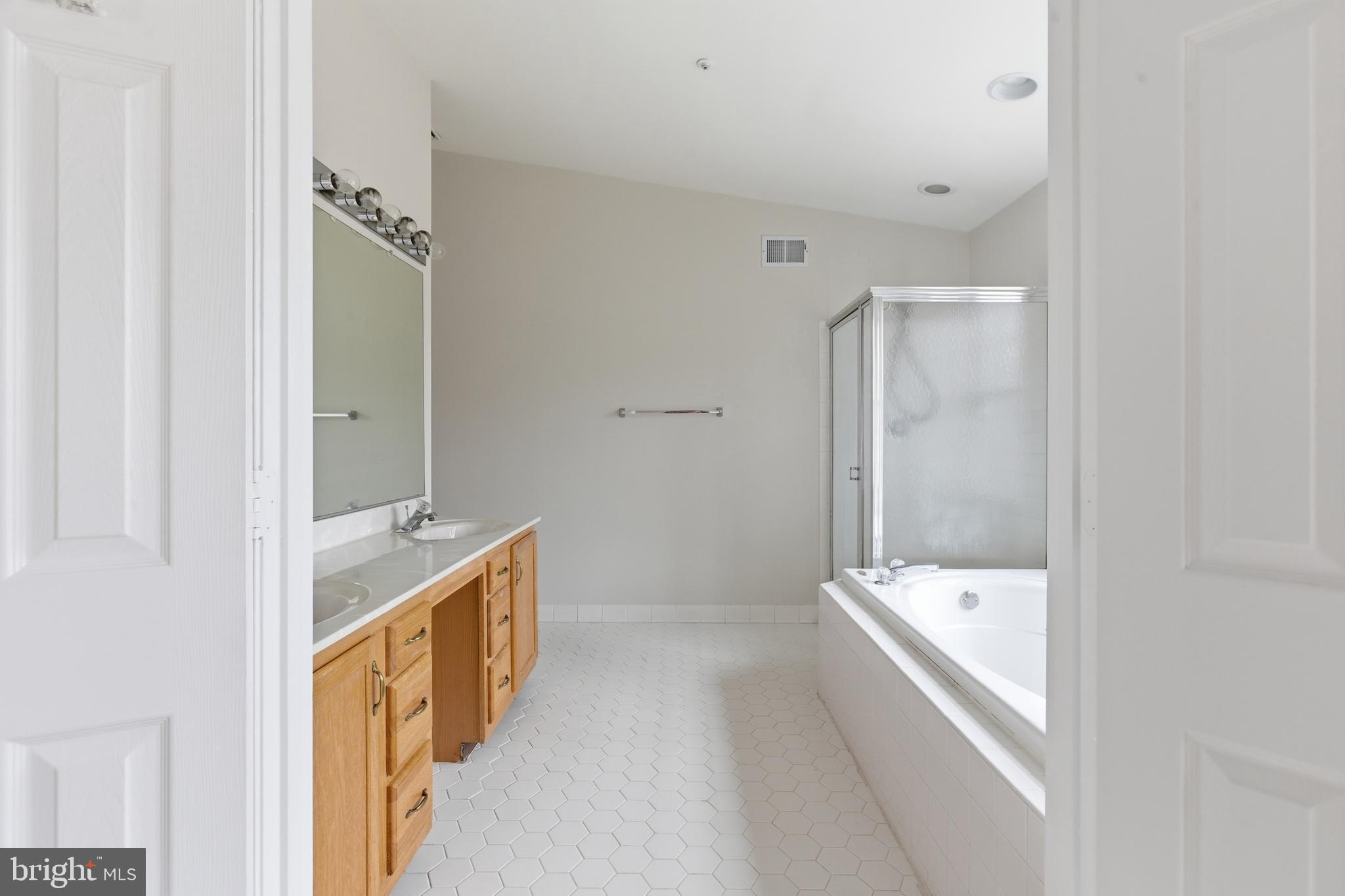 2207 ARCTIC FOX DRIVE