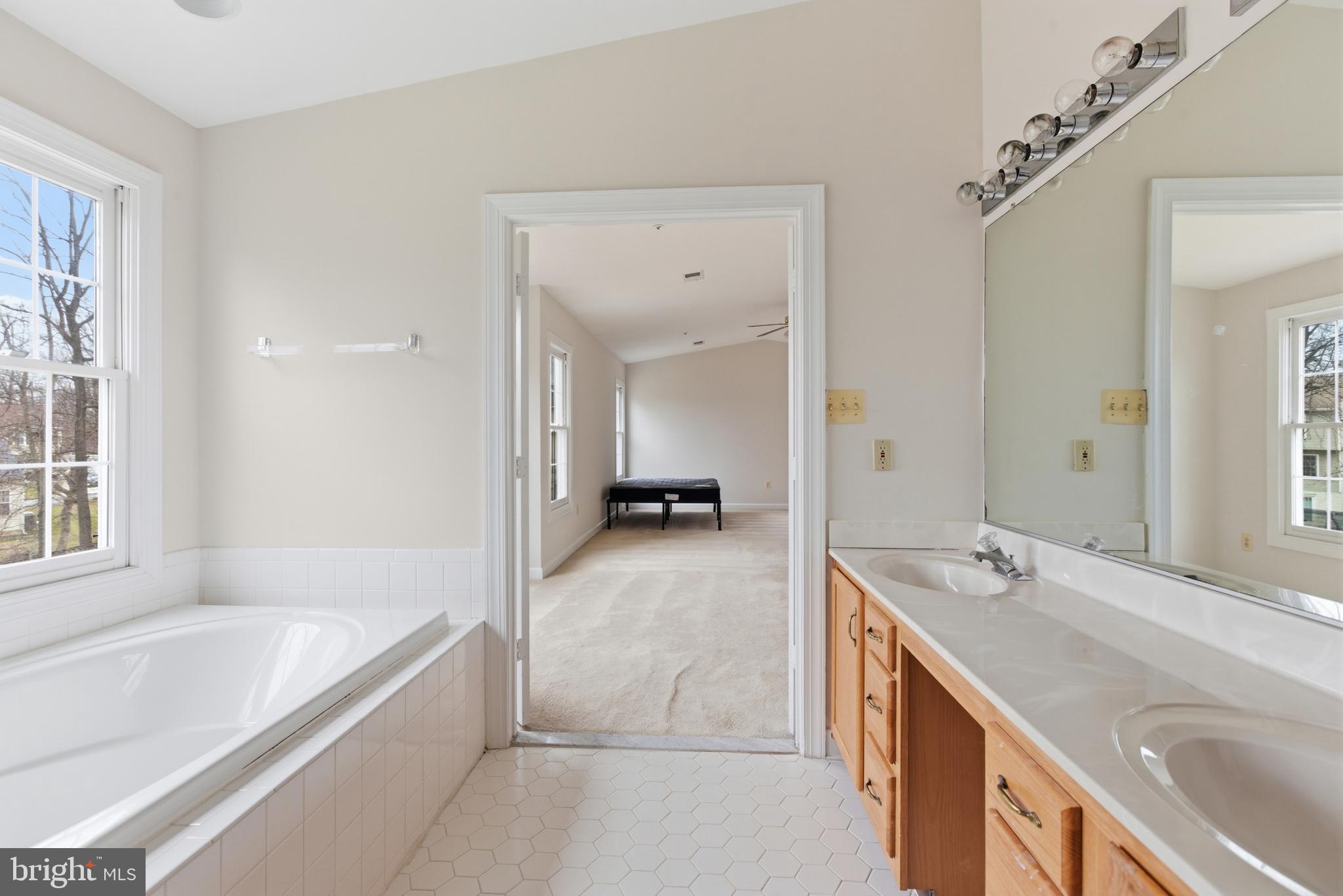 2207 ARCTIC FOX DRIVE