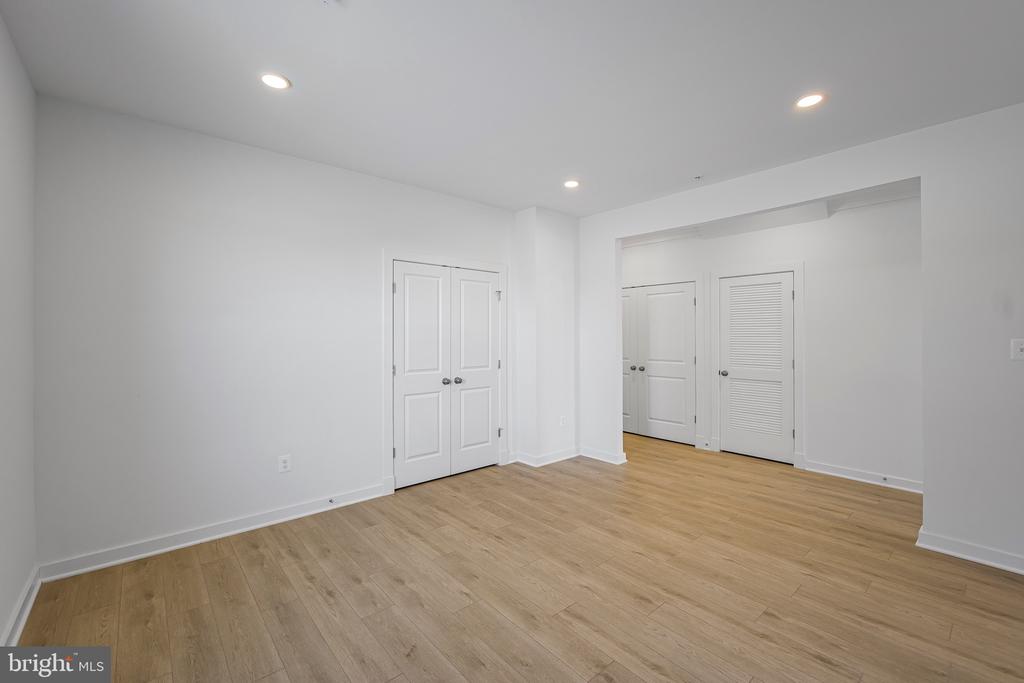 16013 HYDE PARK PLACE
