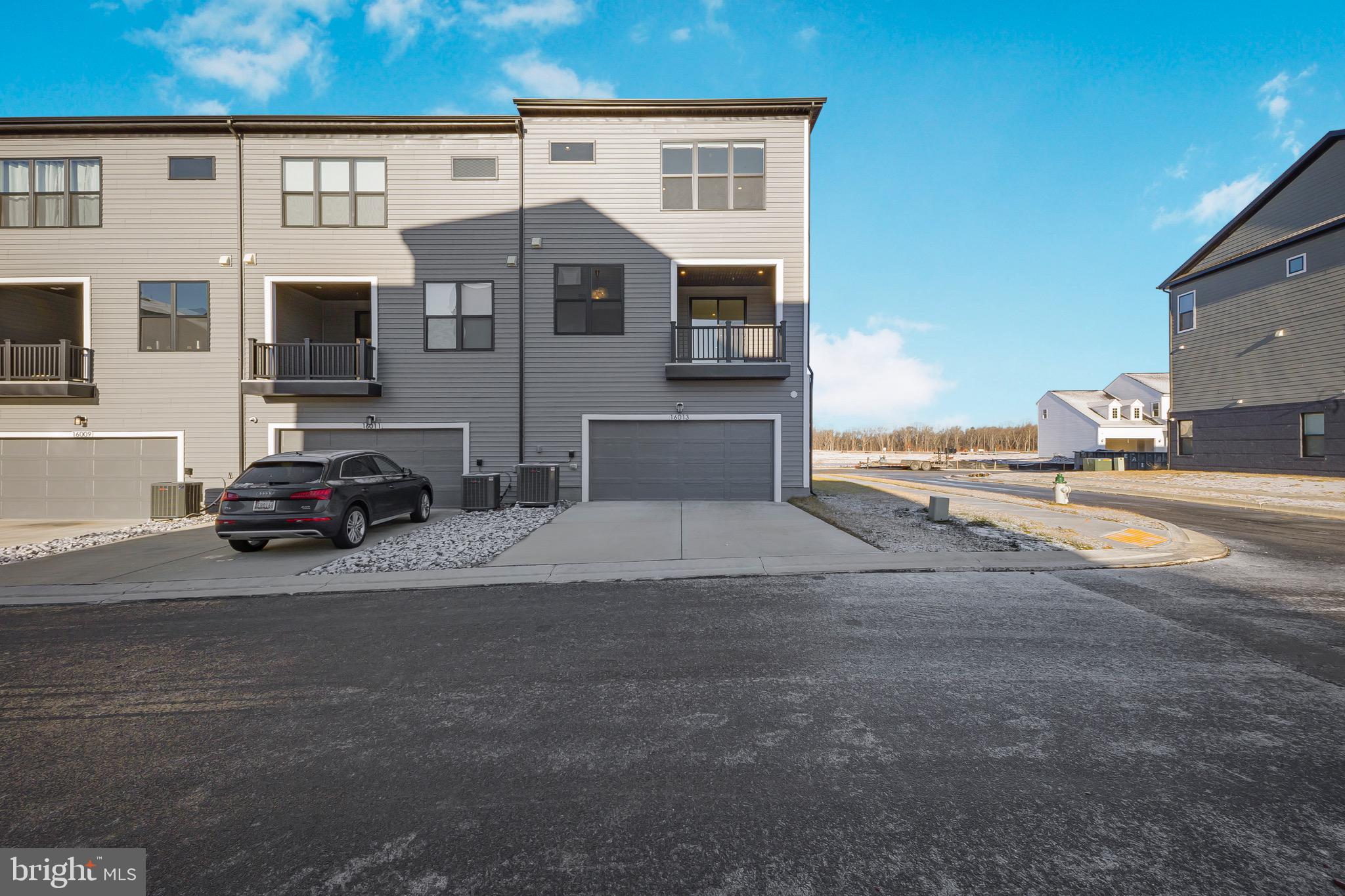 16013 HYDE PARK PLACE