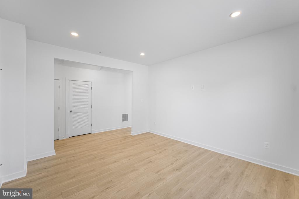 16013 HYDE PARK PLACE