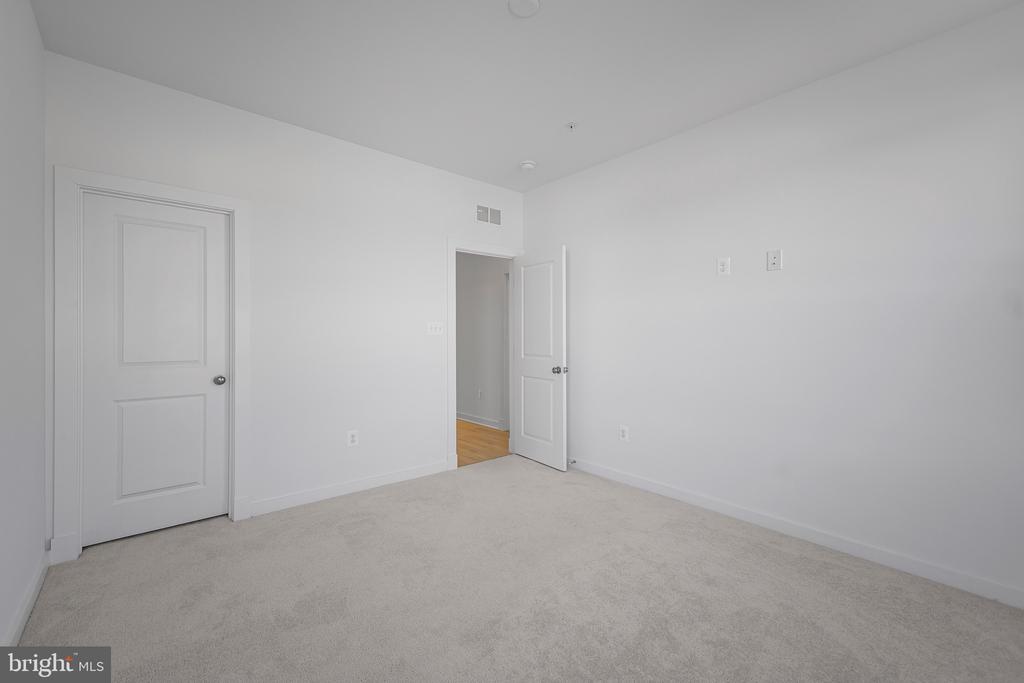 16013 HYDE PARK PLACE