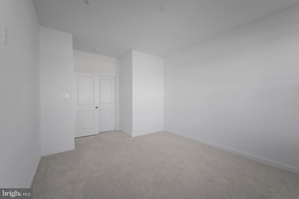 16013 HYDE PARK PLACE