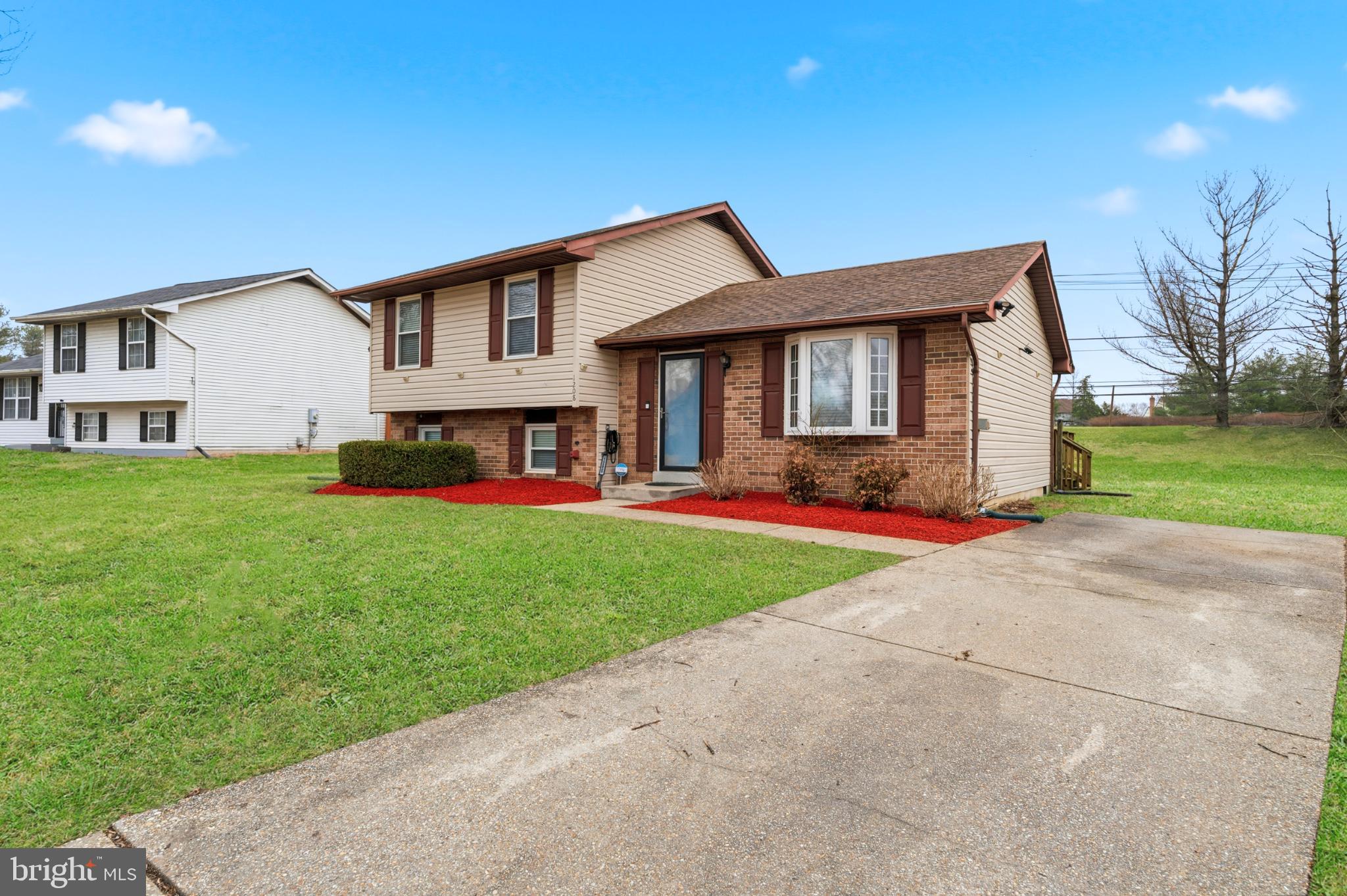 1208 DIXIE BOWIE WAY