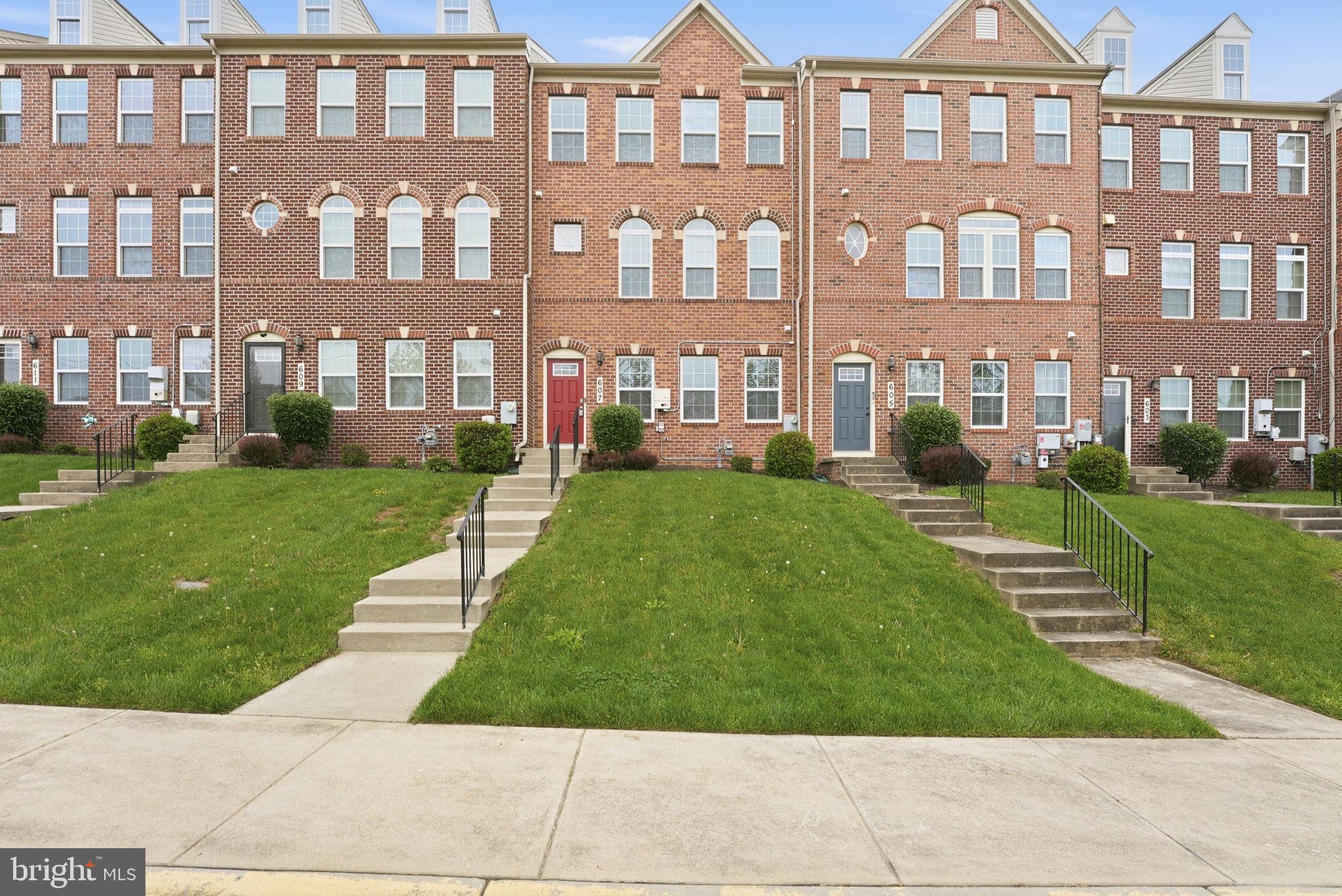 607 WAVELAND AVENUE