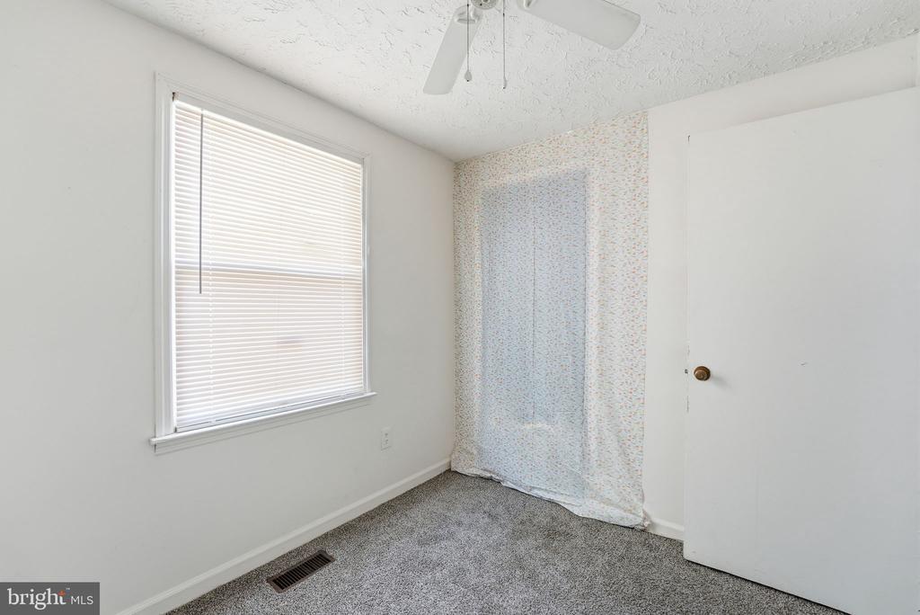 20 TUNIC AVENUE