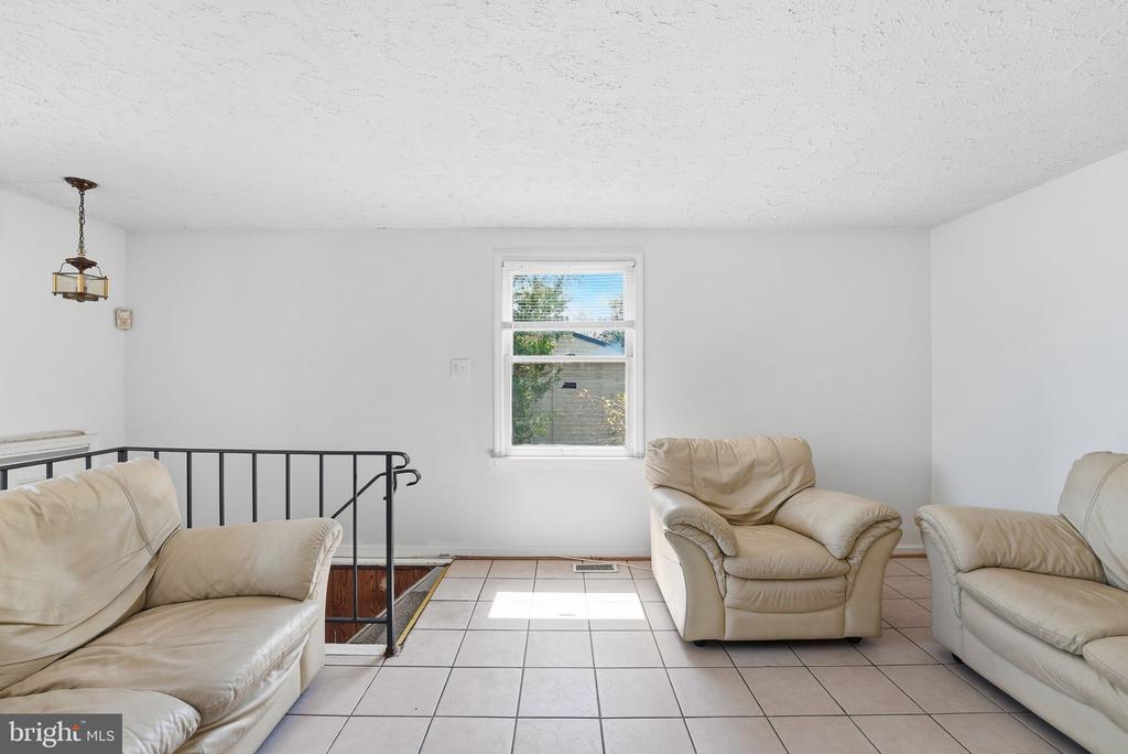 20 TUNIC AVENUE