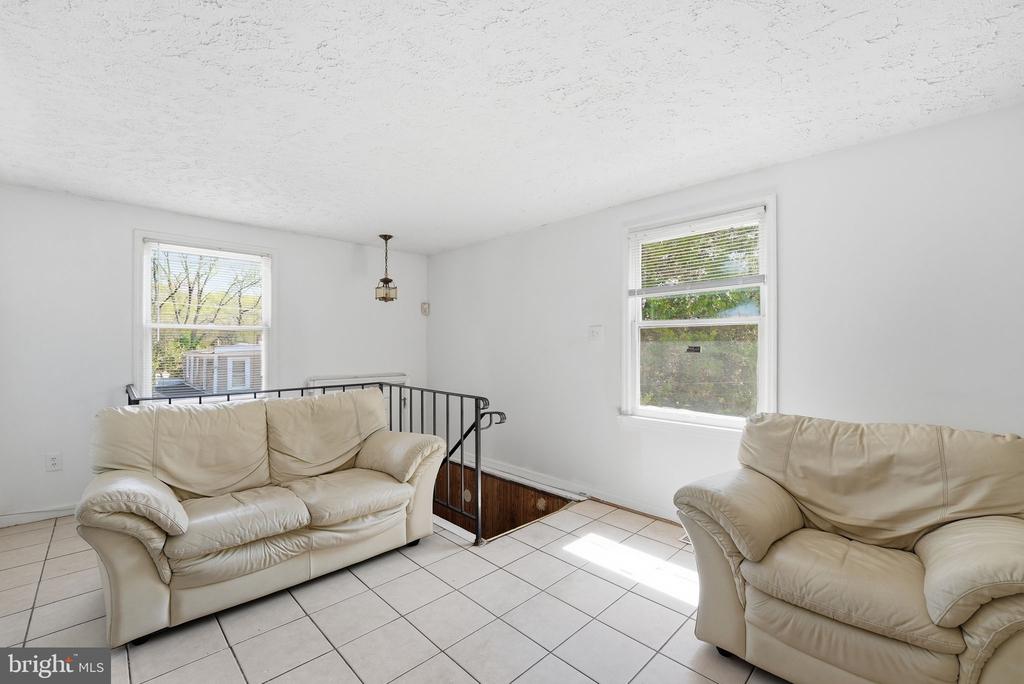 20 TUNIC AVENUE
