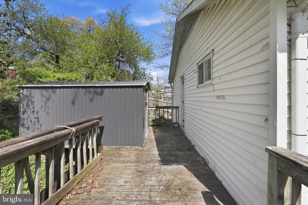 20 TUNIC AVENUE