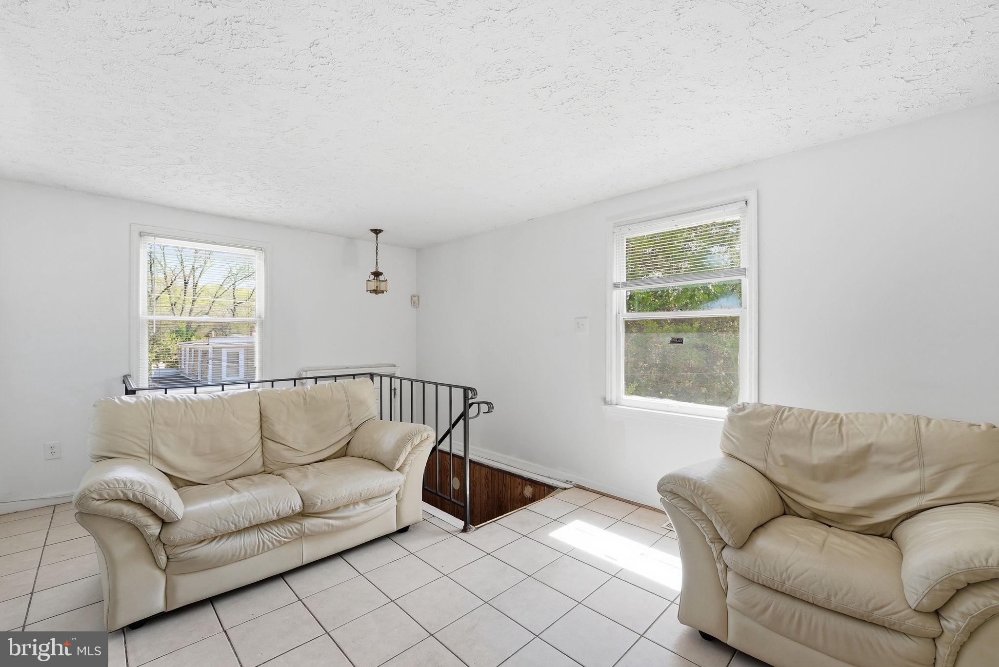 20 TUNIC AVENUE