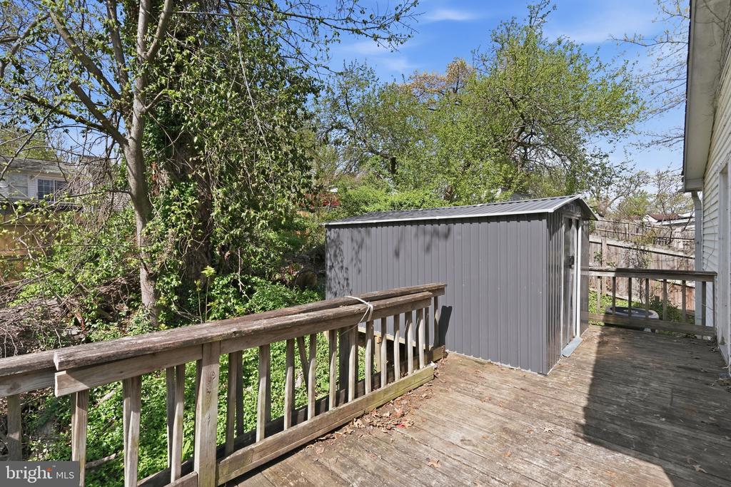 20 TUNIC AVENUE