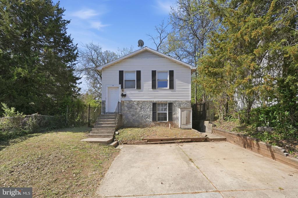 20 TUNIC AVENUE