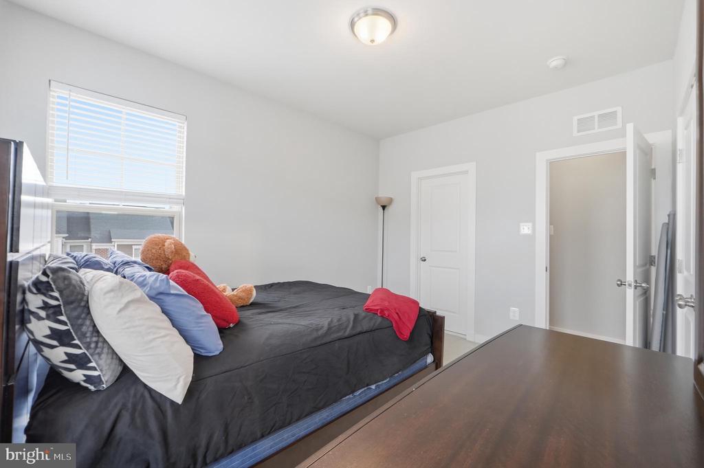 10601 EASTLAND CIRCLE