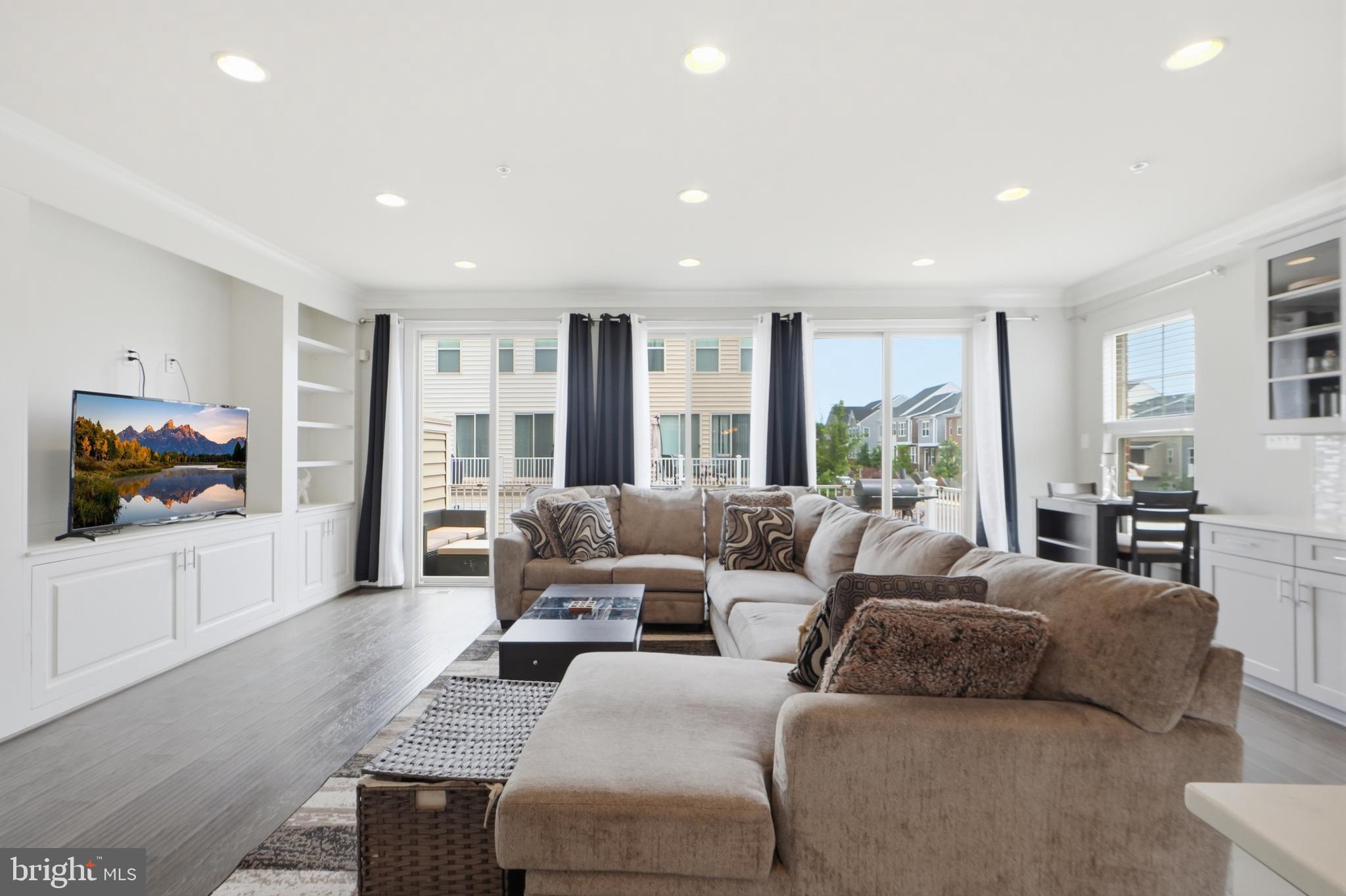 10601 EASTLAND CIRCLE