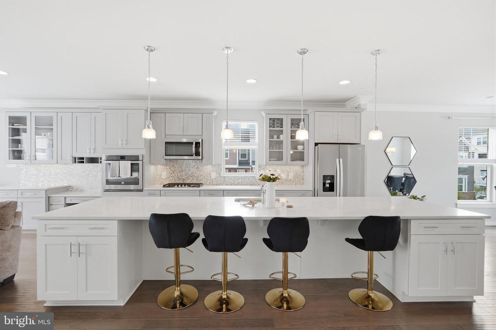 10601 EASTLAND CIRCLE