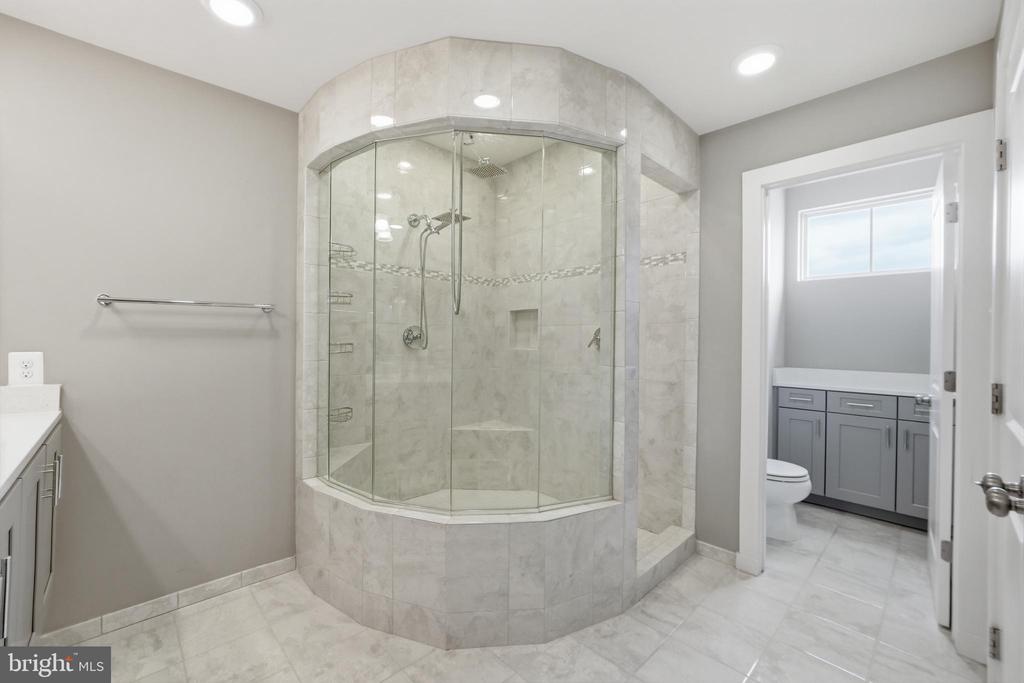 10601 EASTLAND CIRCLE