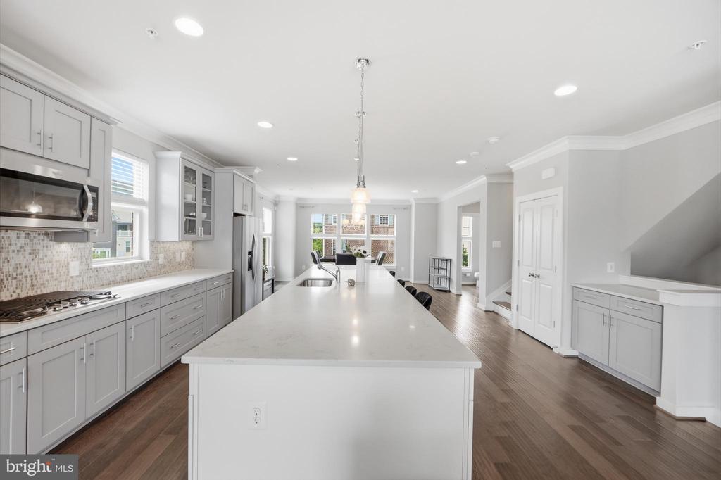 10601 EASTLAND CIRCLE