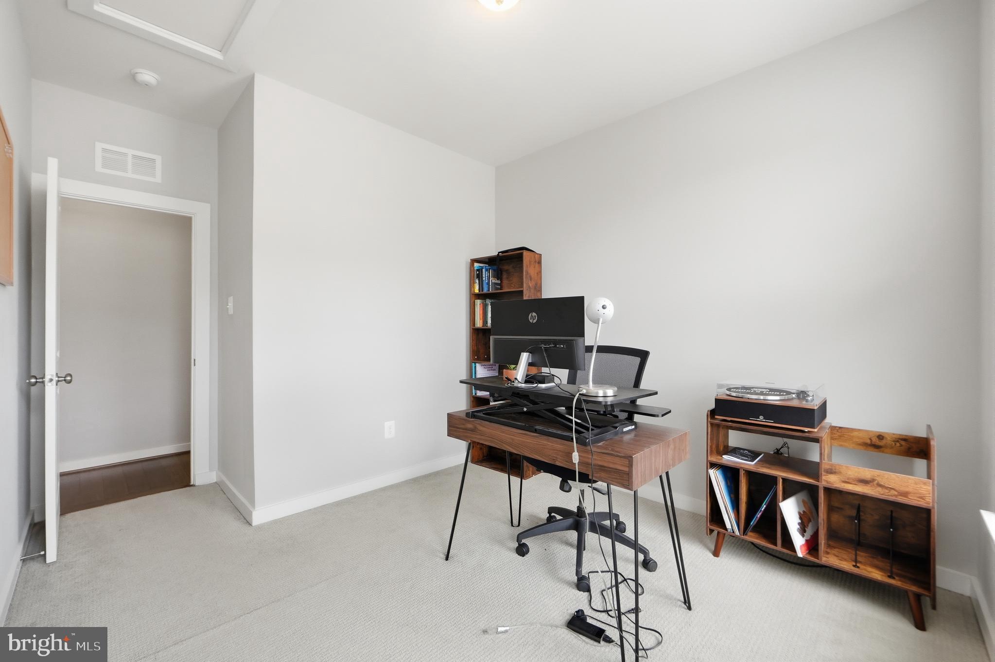 10601 EASTLAND CIRCLE