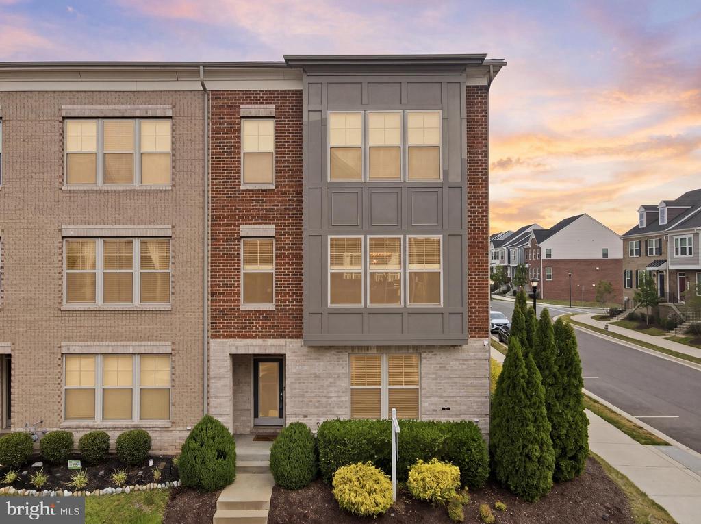 10601 EASTLAND CIRCLE