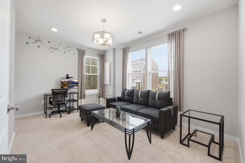 10601 EASTLAND CIRCLE