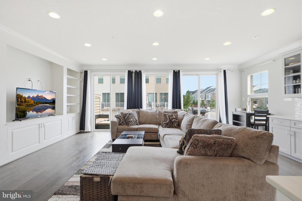 10601 EASTLAND CIRCLE