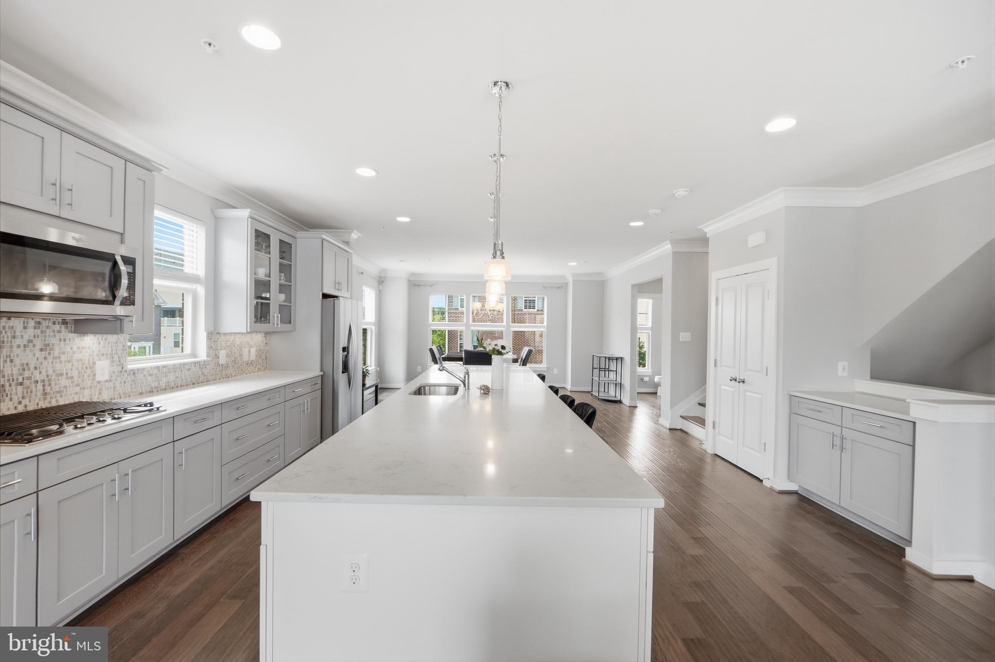 10601 EASTLAND CIRCLE