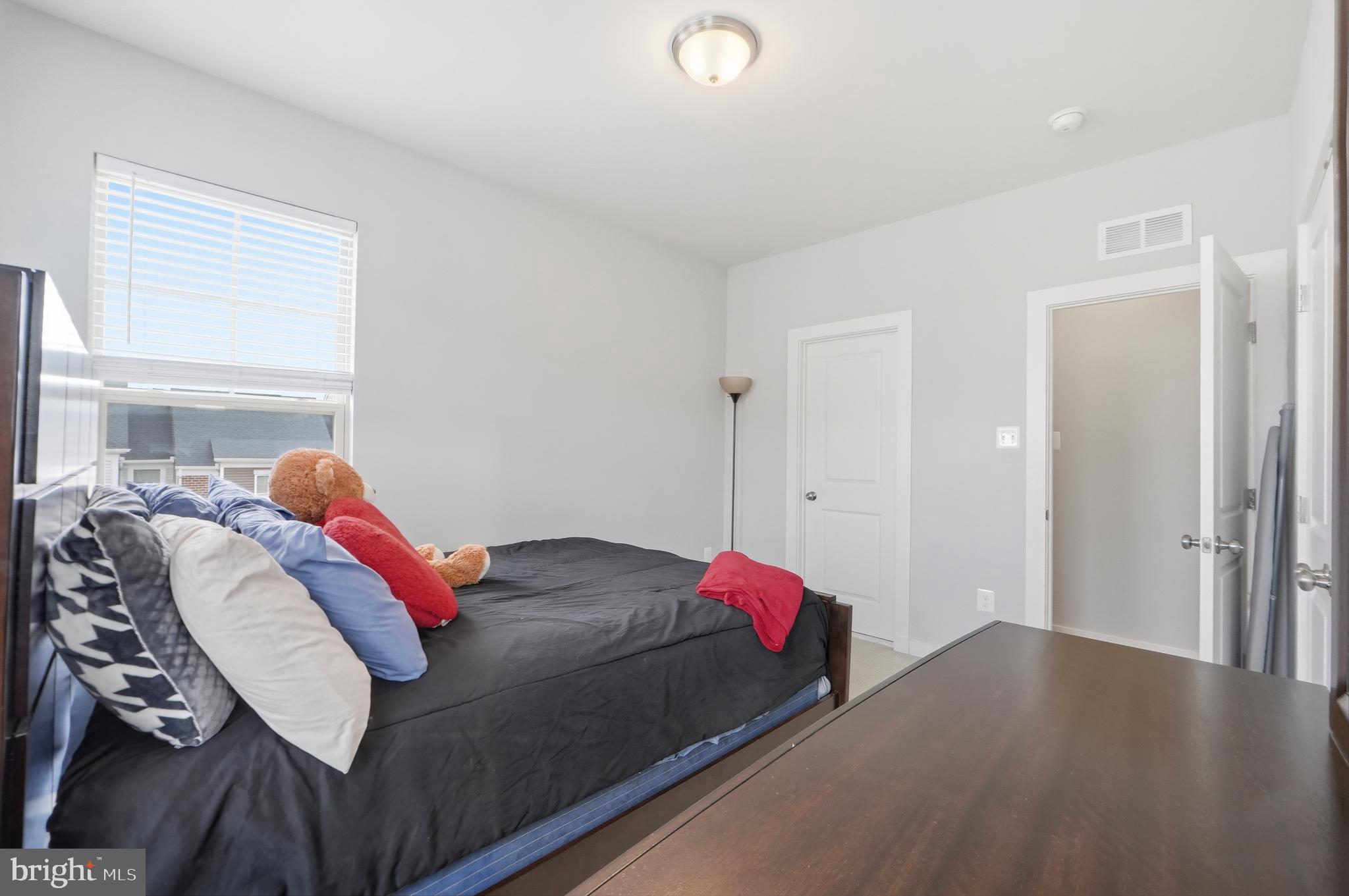 10601 EASTLAND CIRCLE