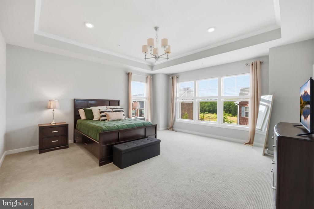 10601 EASTLAND CIRCLE