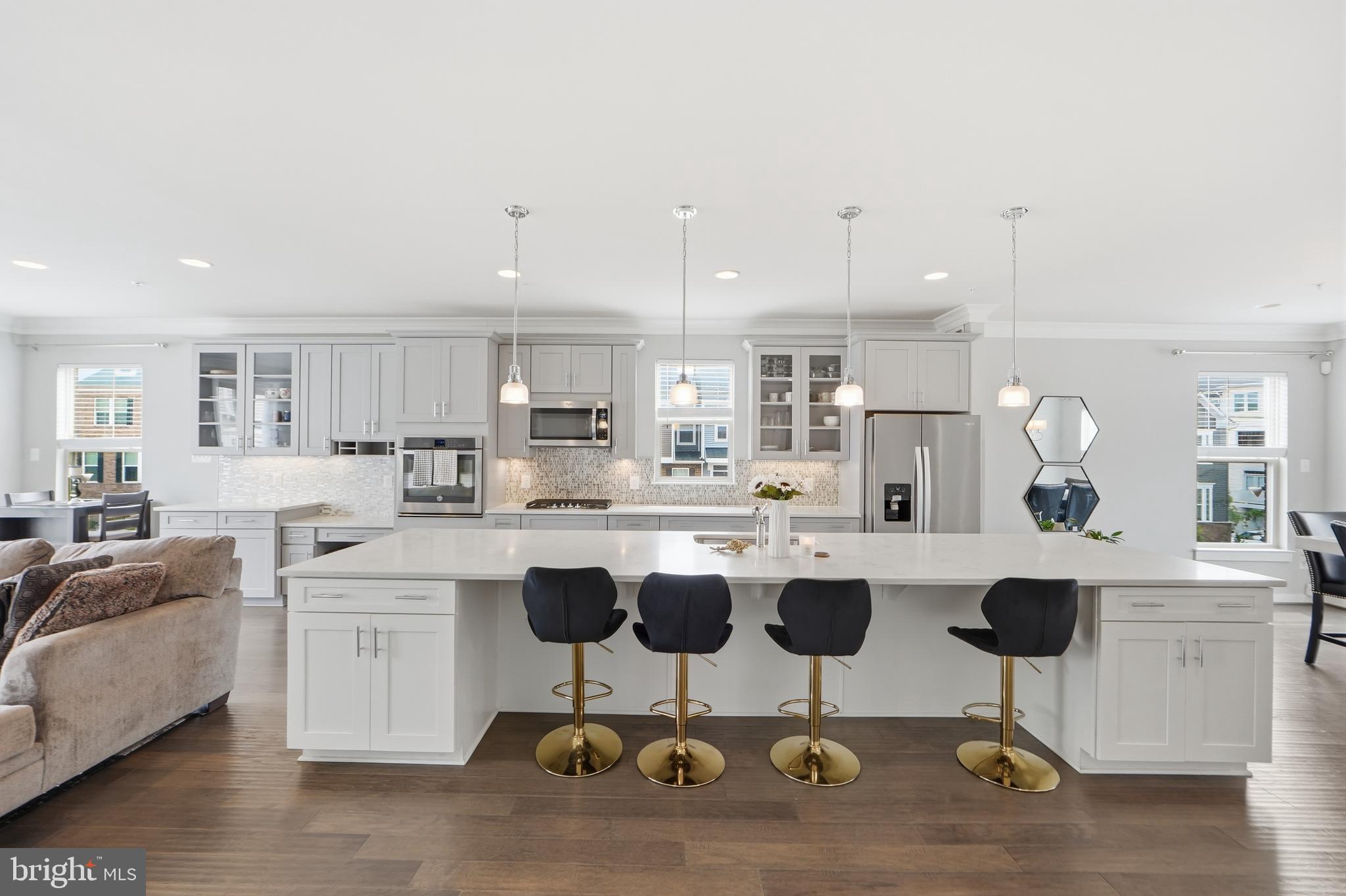 10601 EASTLAND CIRCLE