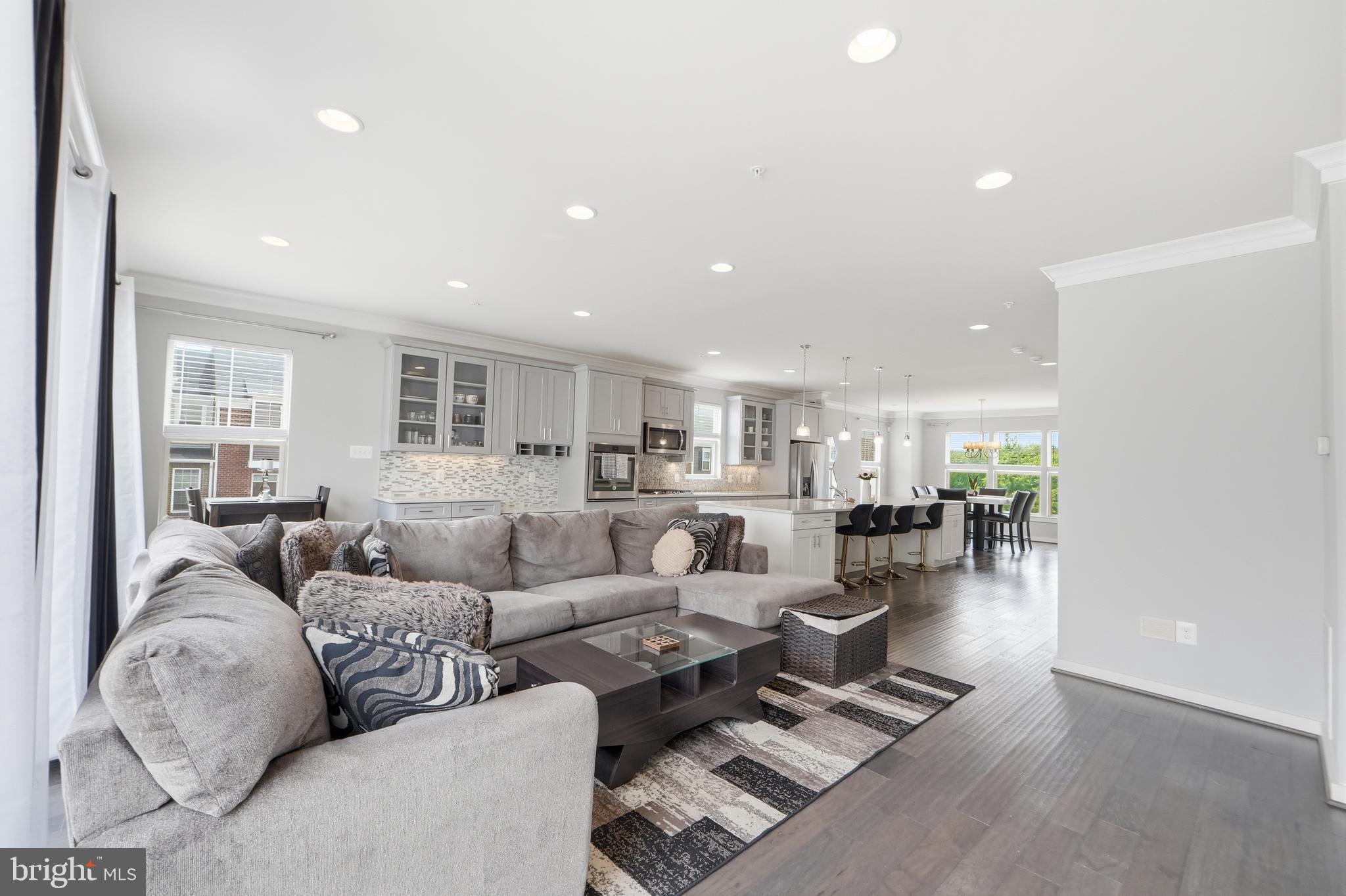 10601 EASTLAND CIRCLE
