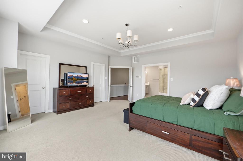 10601 EASTLAND CIRCLE