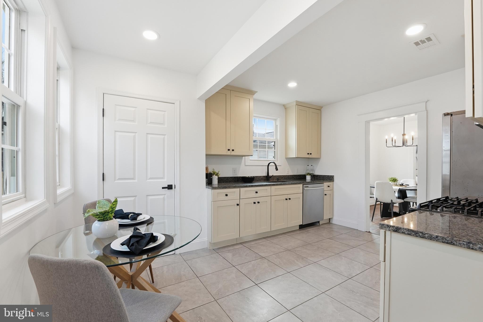 1126 JANSEN AVENUE