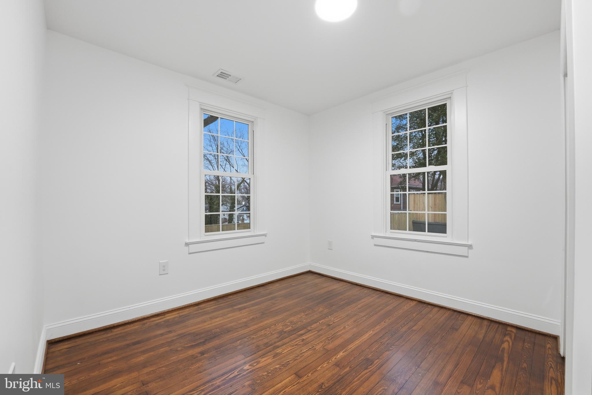 1126 JANSEN AVENUE