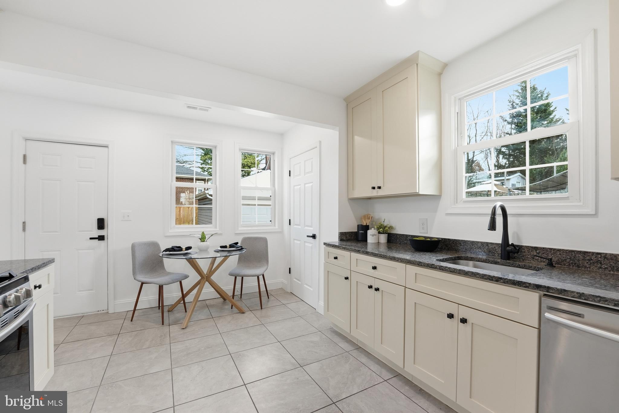 1126 JANSEN AVENUE