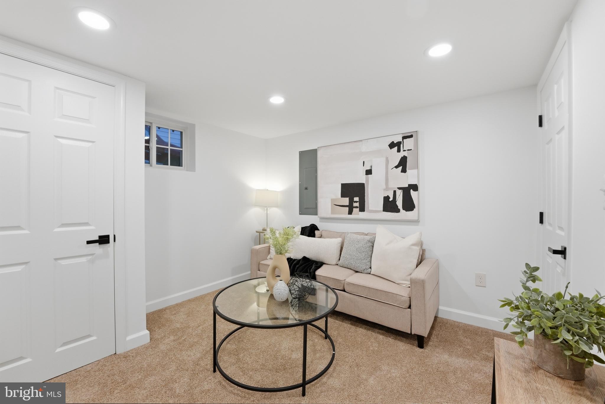 1126 JANSEN AVENUE