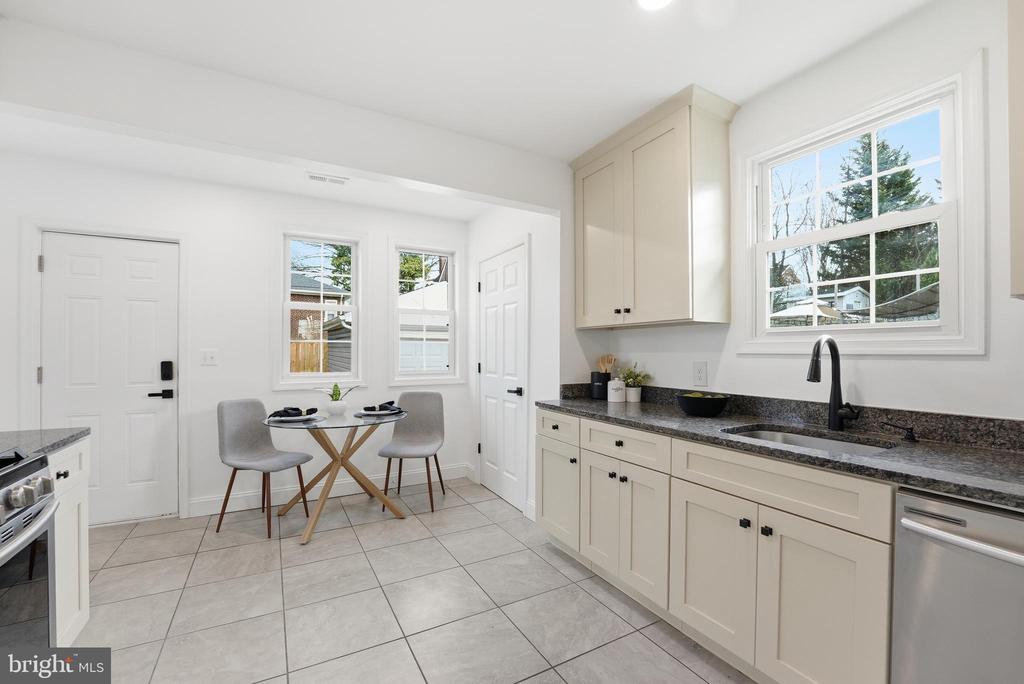 1126 JANSEN AVENUE