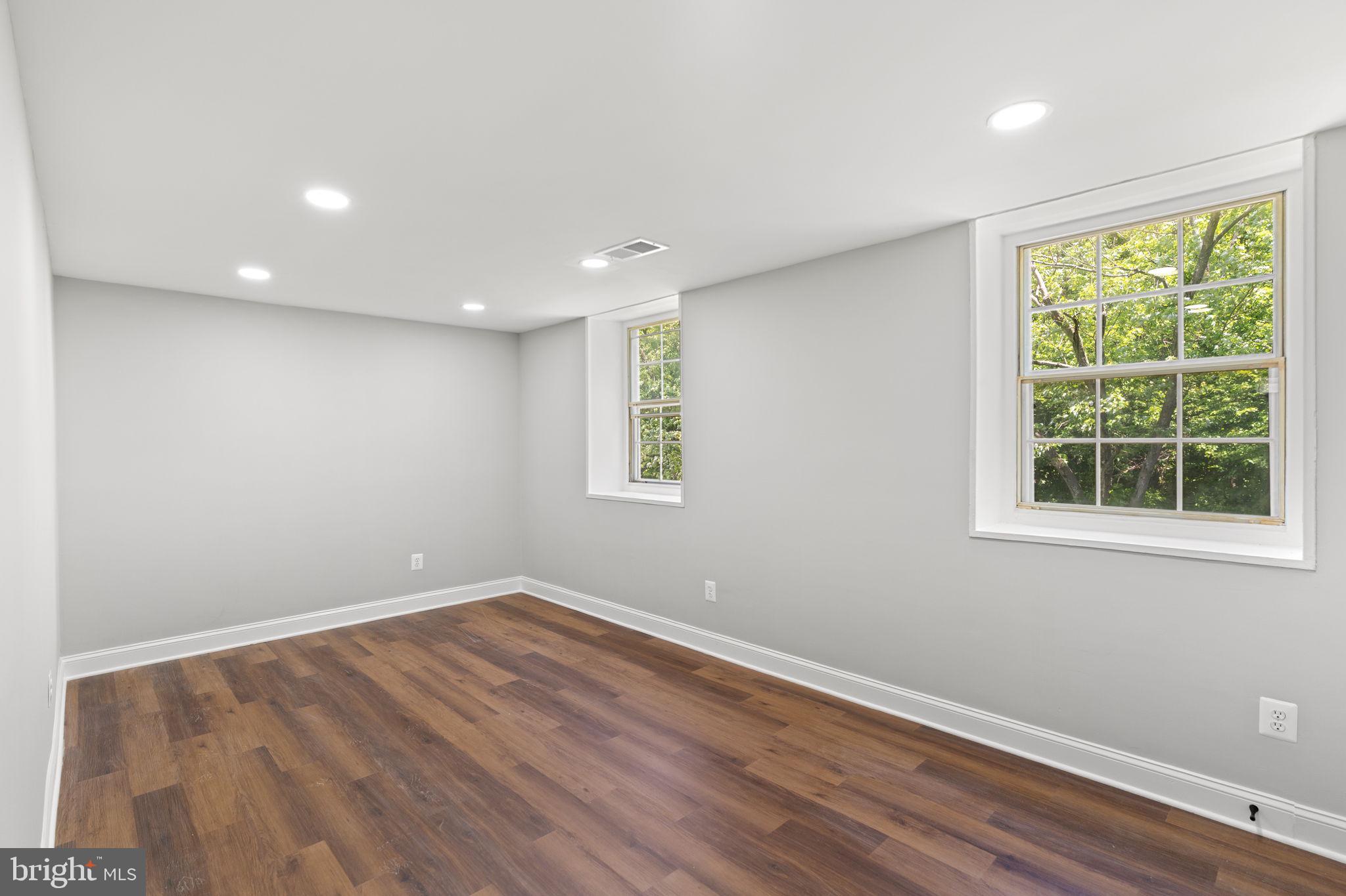 1709 DUTCH VILLAGE DRIVE M-394