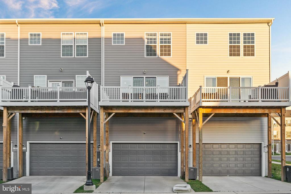 7713 PRESIDENTIAL PARKWAY