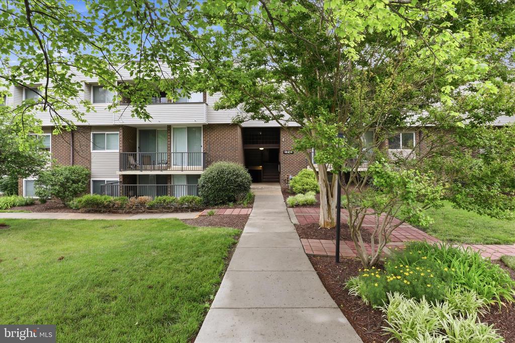 10214 PRINCE PLACE 8-202