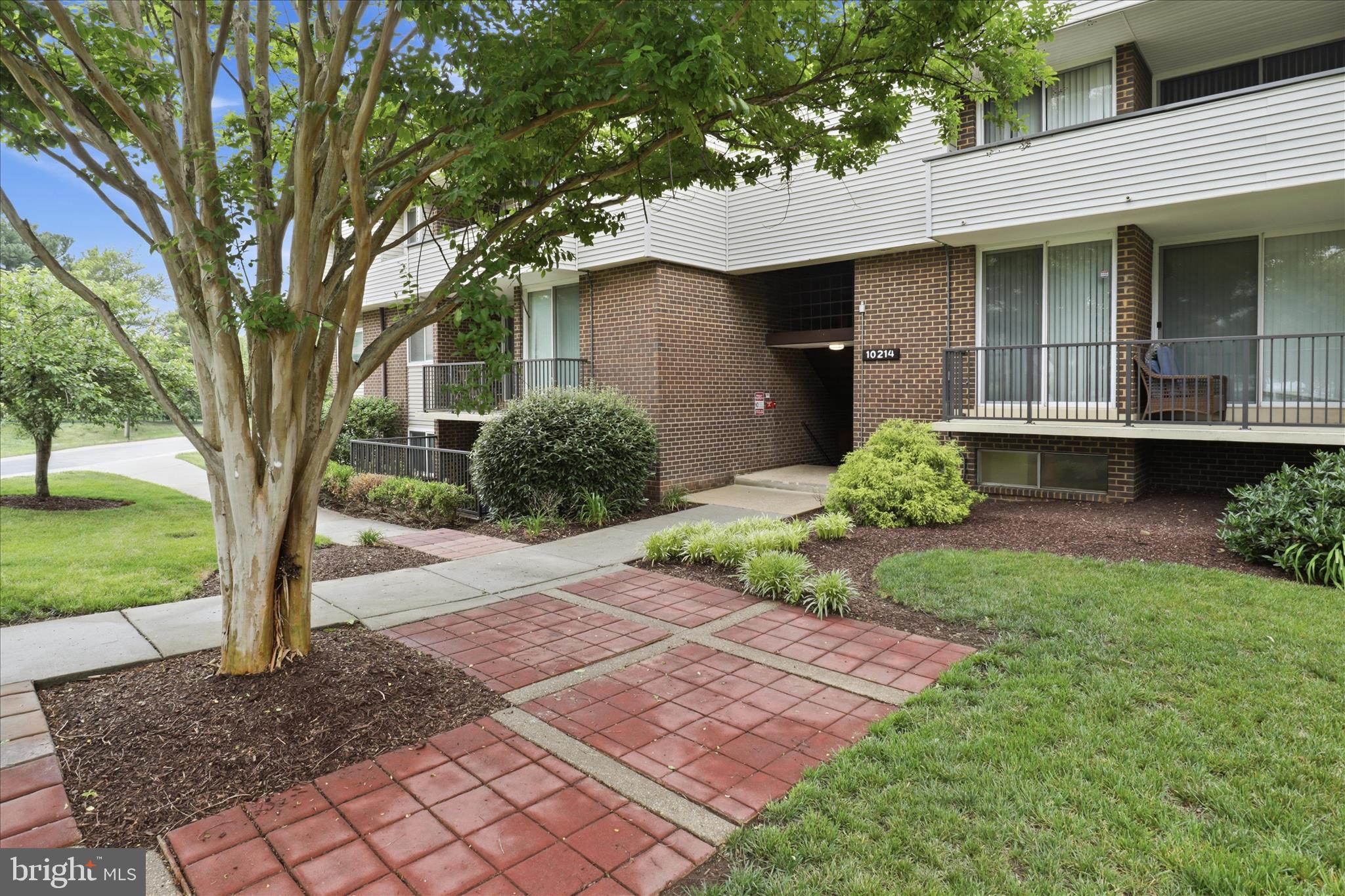 10214 PRINCE PLACE 8-202