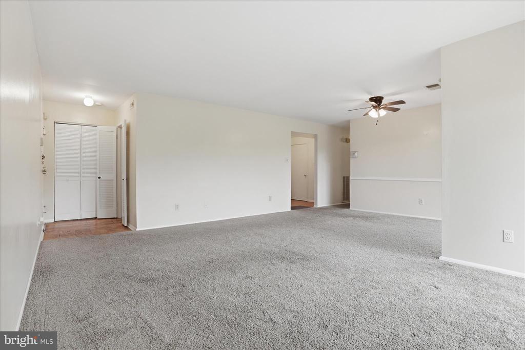 10214 PRINCE PLACE 8-202