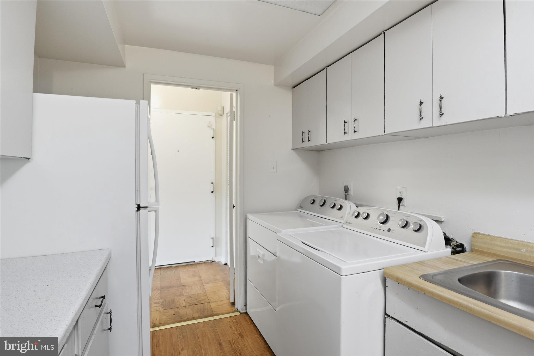10214 PRINCE PLACE 8-202