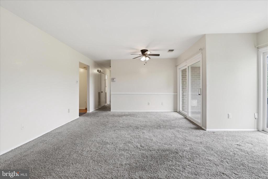 10214 PRINCE PLACE 8-202
