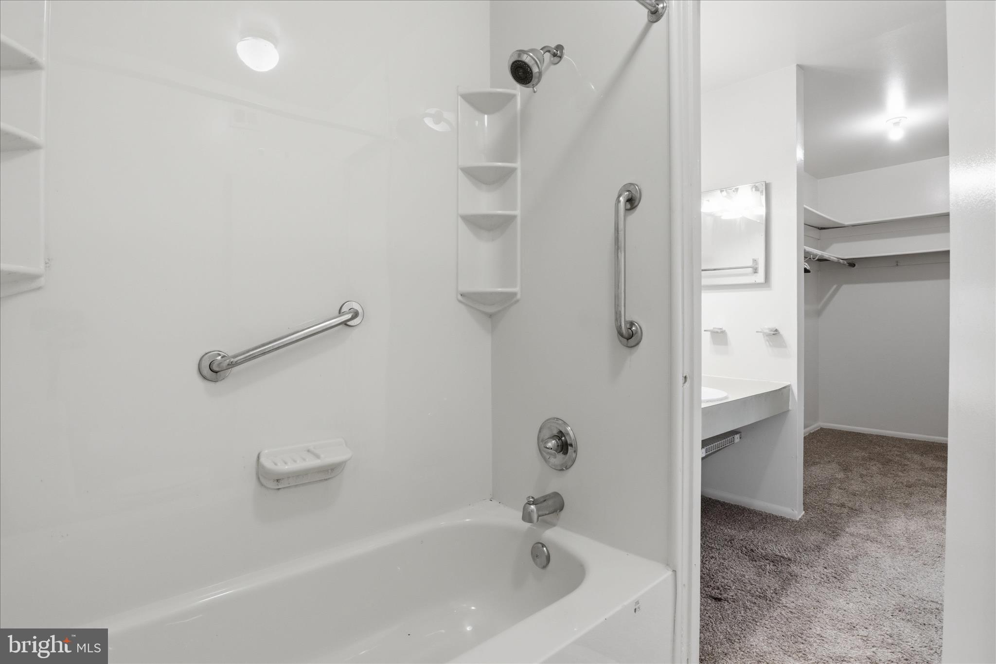 10214 PRINCE PLACE 8-202